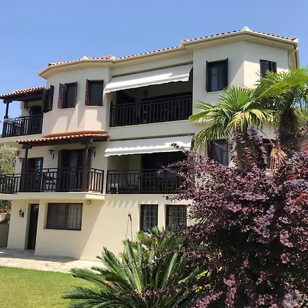 La Grande Maison,lefokastro * Afissos